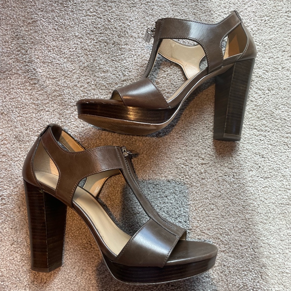 Michael Kors tstrap platform sandal 8